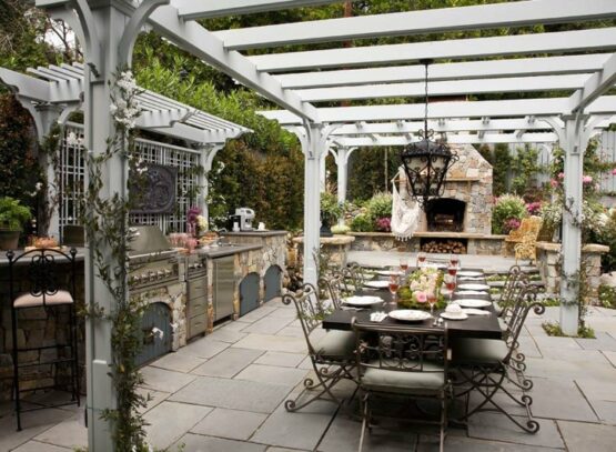 pergola-couverte-bois-blanche-cusine-terrasse