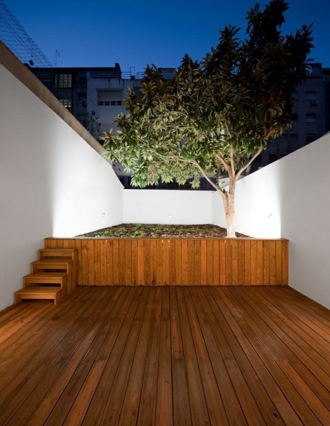 petit-jardin-clos-minimaliste-design-sol-bois