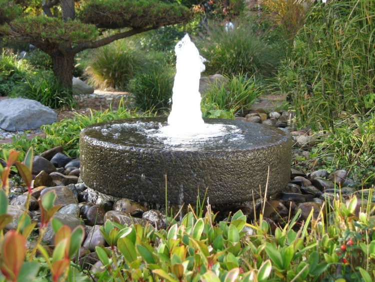 petite fontaine de jardin pierre forme ronde