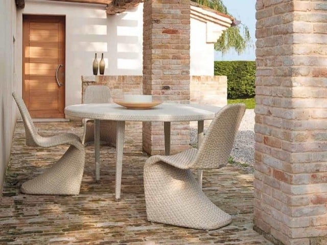 salon-jardin-résine-tressée-chaises-design-élégant-table-ronde
