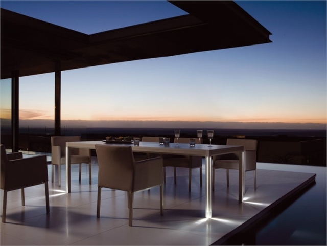 table de jardin pieds lumineux design moderne Luna Manutti