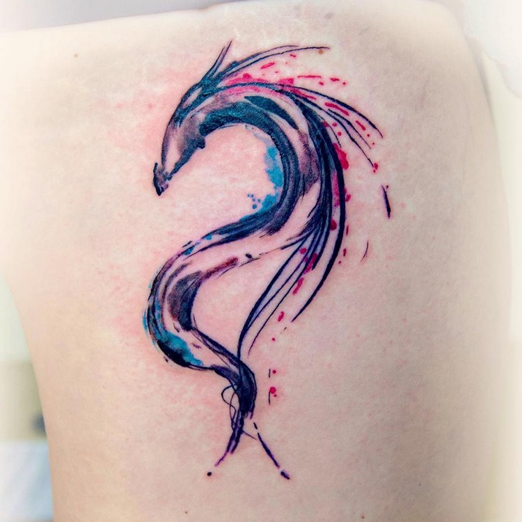 tatouage-dragon-en-couleurs-aquarelle-femme-omoplate