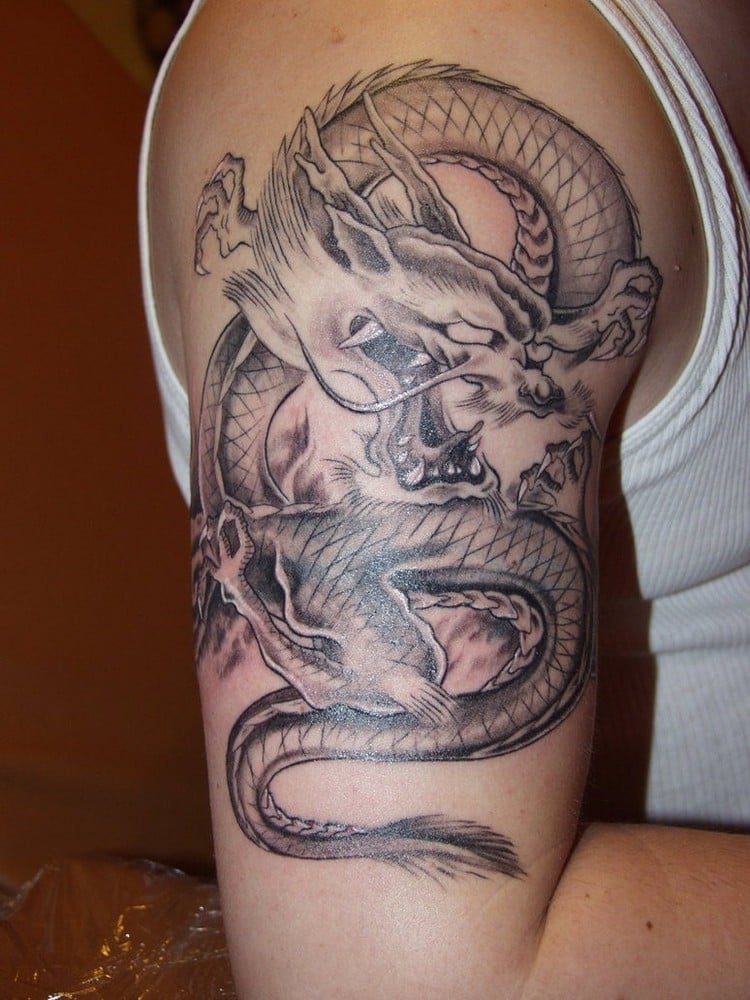 tatouage-dragon-en-couleurs-homme-bras