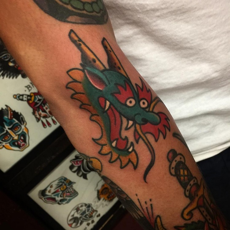 tatouage-dragon-homme-avant-bras-couleurs