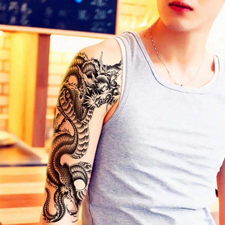 tatouage-dragon-monochrome-homme-bras