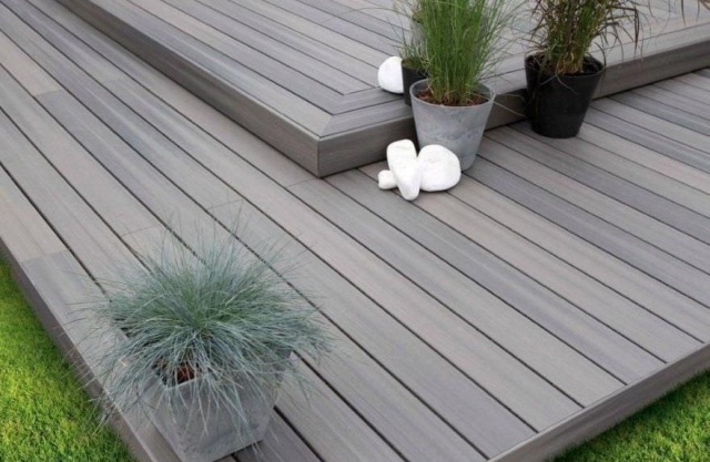 terrasse en bois composite gris-deux-niveaux-moderne