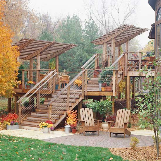 terrasse-en-bois--niveau-chaises-escalier