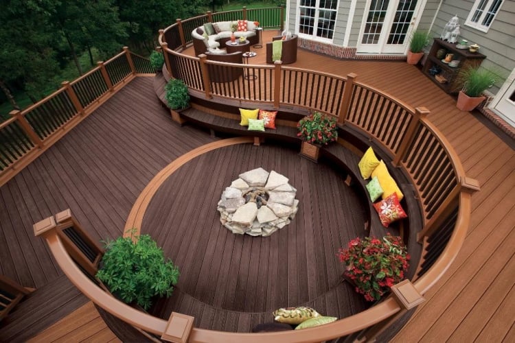 terrasse de jardin bois composite-forme-extrordinaire-foyer