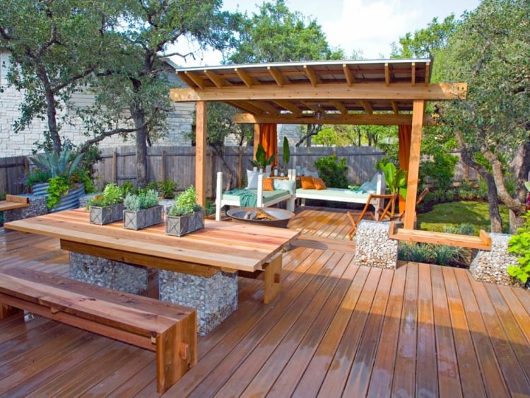 terrasse de jardin couverte lits jour-bancs-table-bois