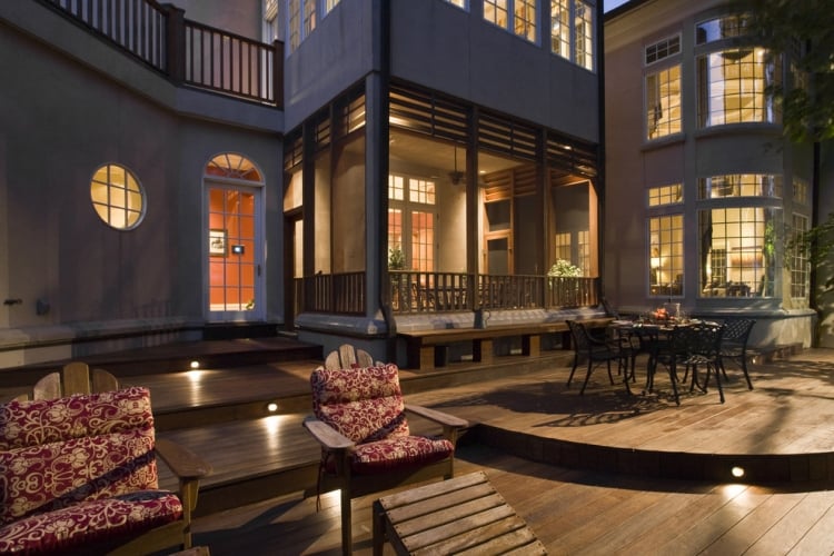 terrasse de jardin maison de luxe spots-encastrés-fauteuils-Adirondack