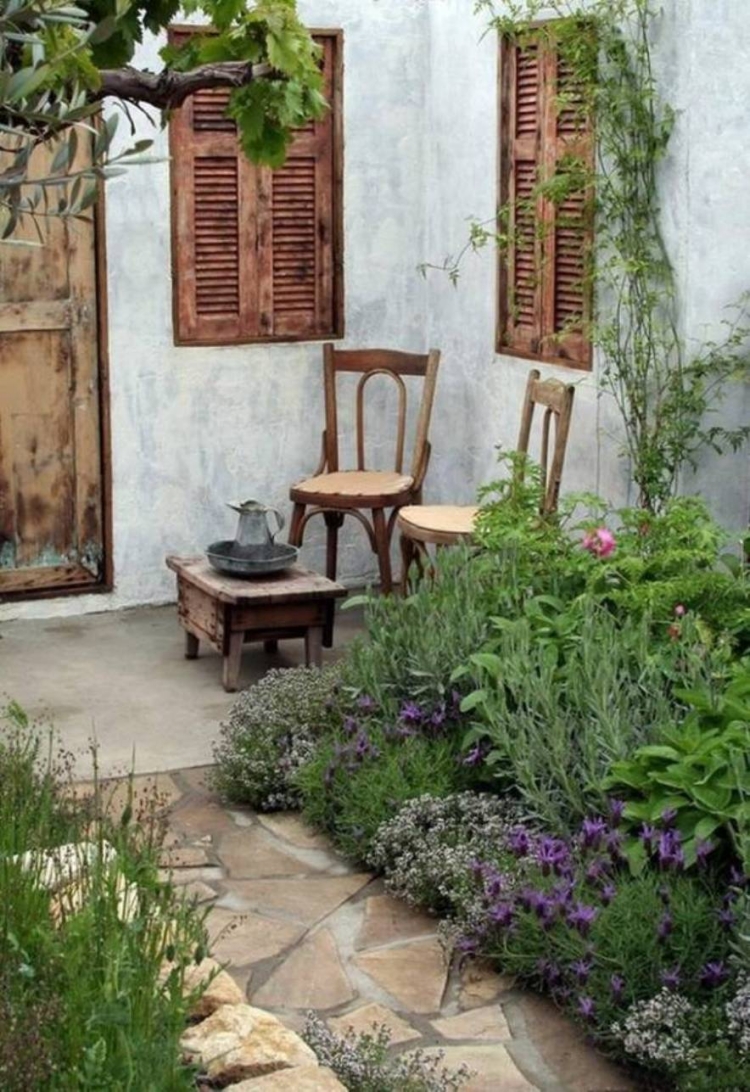 terrasse-jardin-rustique-chaises-table-bois-rustique terrasse et jardin