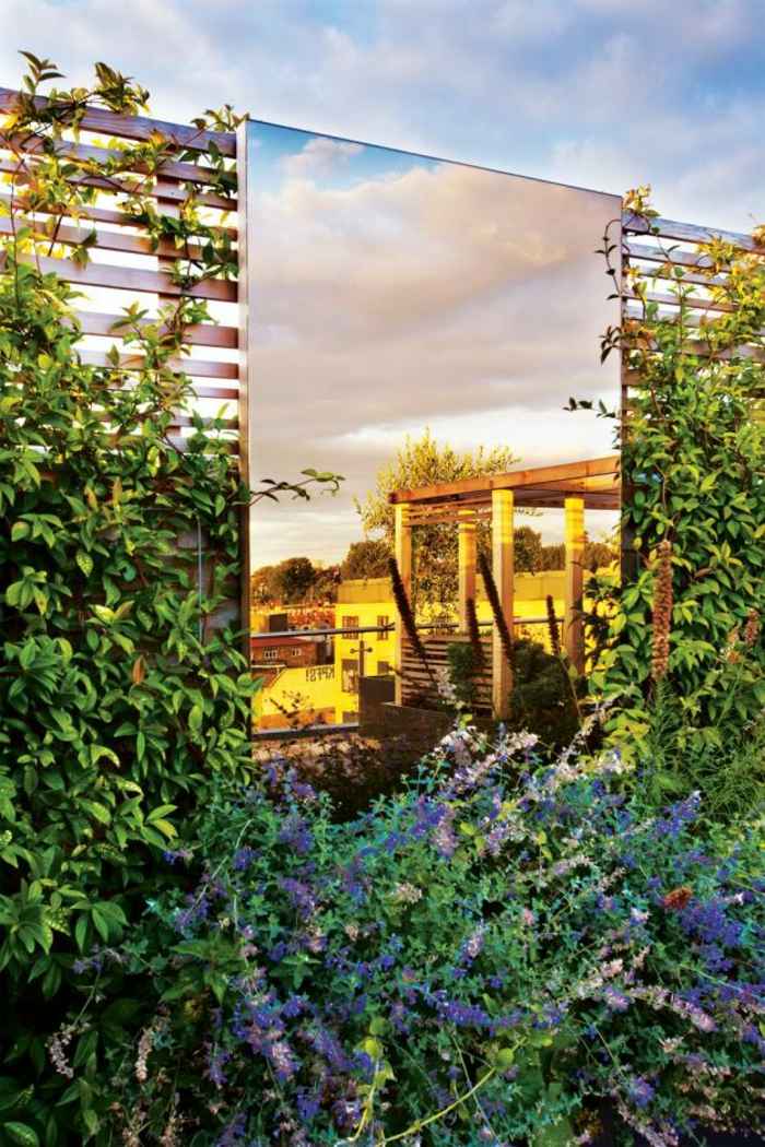 terrasse et jardin toit plat-miroir-plantes-grimpantes