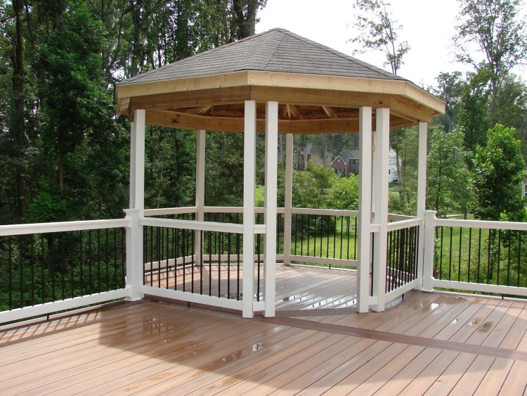 terrasse de jardin élevée pavillon bois-peint-blanc