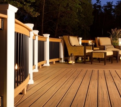 terrasse en lames composites aspect-bois-naturel