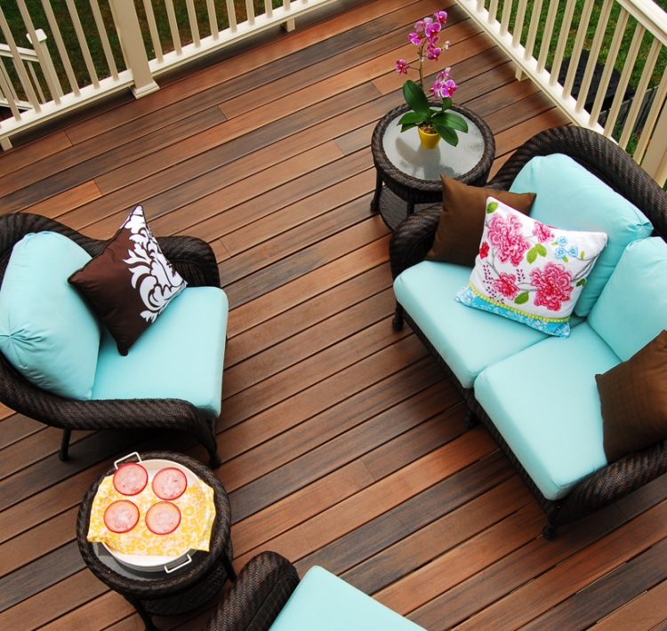 terrasse en lames composites romantique-mobilier-tressé