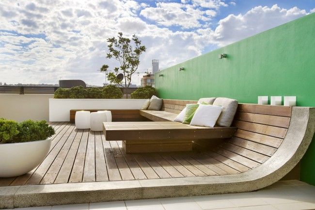 toit-terrasse-moderne-revetement-bois-mur-vert toit-terrasse moderne