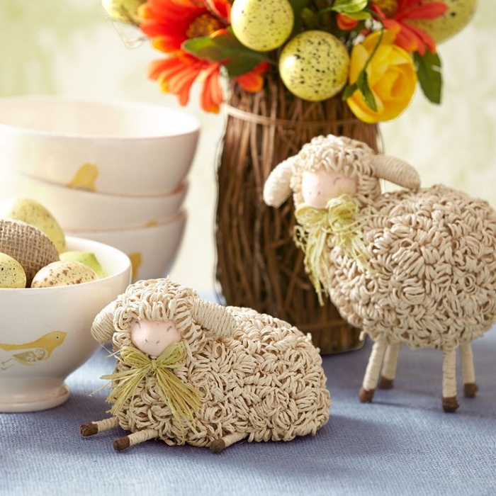 Joyeuses-Pâques-deco-de-table-moutons-bouquet-fleurs