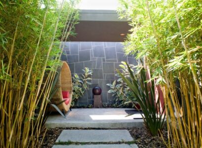 aménagement-jardin-bambou-coin-detente-fauteuil