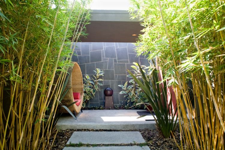aménagement jardin bambou-coin-detente-fauteuil