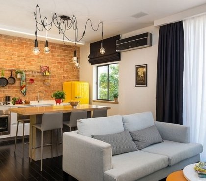 aménagement-petit-appartement-canape-droit-bar-chaises-cuisine