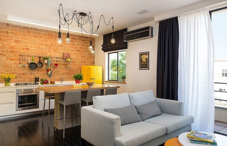 aménagement petit appartement canape-droit-bar-chaises-cuisine