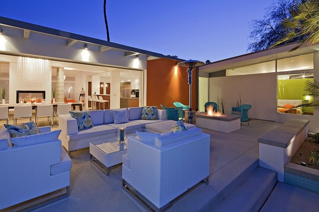 aménagement terrasse meubles-rotin-beau-eclairage-foyer-exterieur