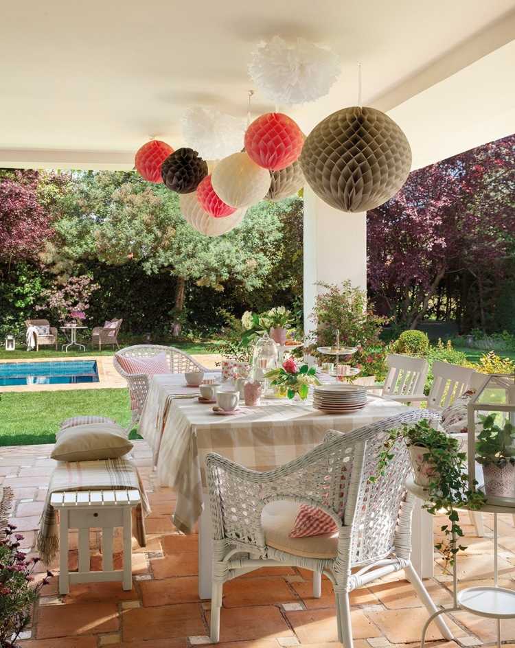 aménagement-terrasse-tendance-2015-meubles-bois-table-rectangulaire-chaises