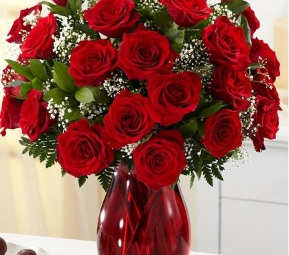 bouquet-de-fleurs-rose-vase-rouge-Saint-Valentin