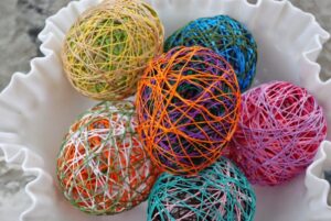 bricolage de Pâques facile-pas-cher-œufs-multicolores