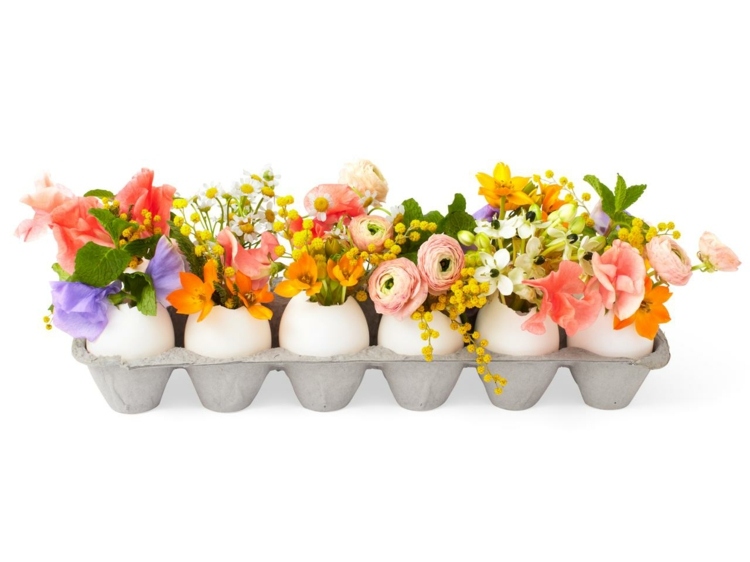 bricolage Pâques oeufs-évidés-carton-vases-fleurs