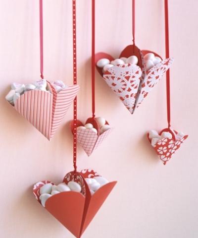 bricolage-facile-Saint-Valentin-cones-bonbons-forme-oeuf