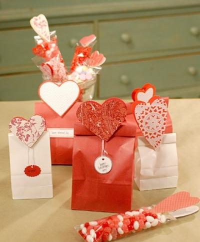 bricolage-facile-Saint-Valentin-paquet-cadeau-coeurs-bonbons