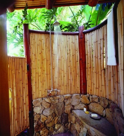 brise-vue-bambou-douche-extérieure-pierres brise-vue bambou