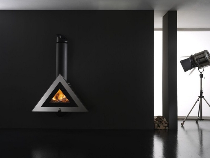 cheminée-design-2015-triangulaire-flottante-JOKER-ANTRAX