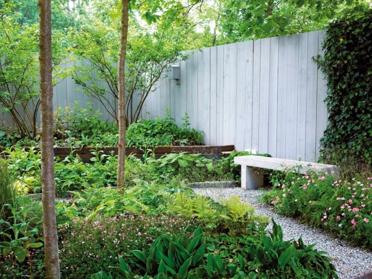 clôture-jardin-banc-rectangulaire-plantes
