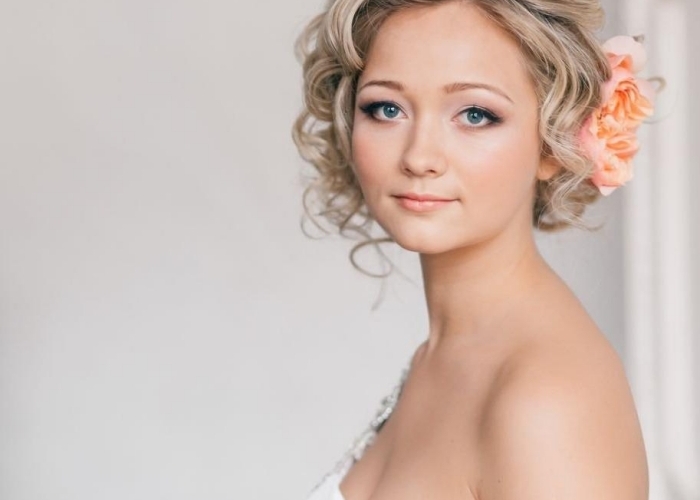 Coiffure cheveux bouclés et ondulés en 21 idées tendance!