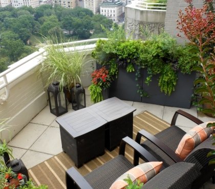comment-aménager-son-balcon-fauteuils-tout-confort-plantes