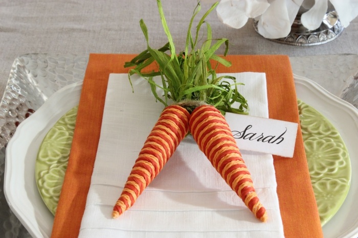 deco-table-paques-carottes-tissu-déco déco table pour Pâques