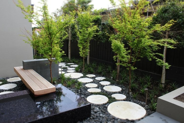 decoration-jardin-2015-amenagement-pas-japonais-moderne-fontaine