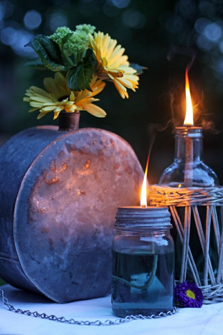 decoration-jardin-lanternes-bocaux-fleurs