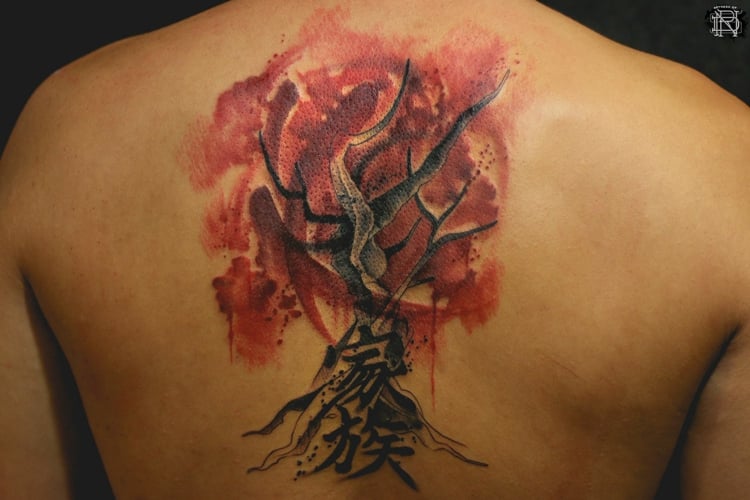 dessin-tatouage-aquarelle-arbre-rouge-omoplate