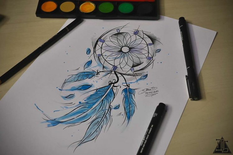 dessin-tatouage-aquarelle-dessin-dreamcatcher-plumes-bleues