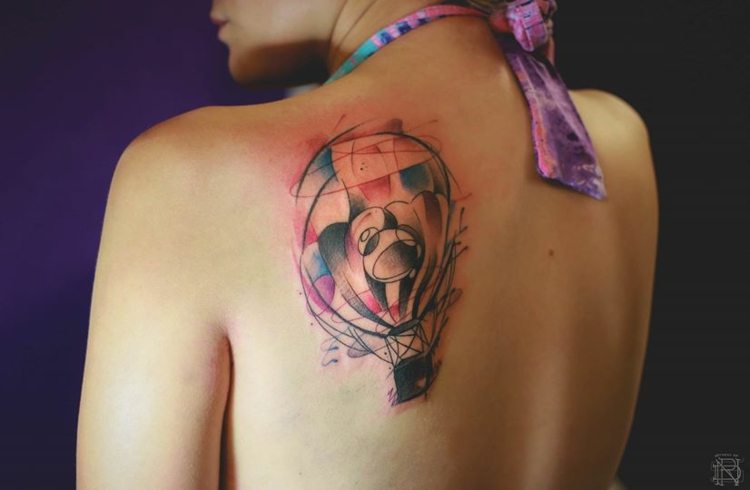 dessin-tatouage-aquarelle-femme-omoplate-ballon