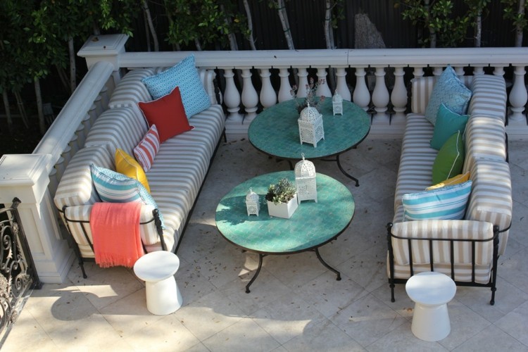 déco-jardin-mosaique-table-ronde-couleur-turquoise