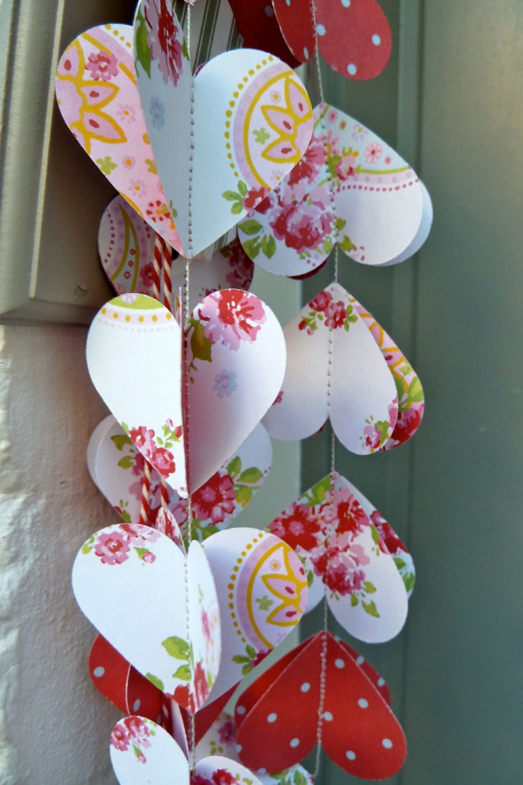 décoration St Valentin guirlandes cœurs-cartes-carton