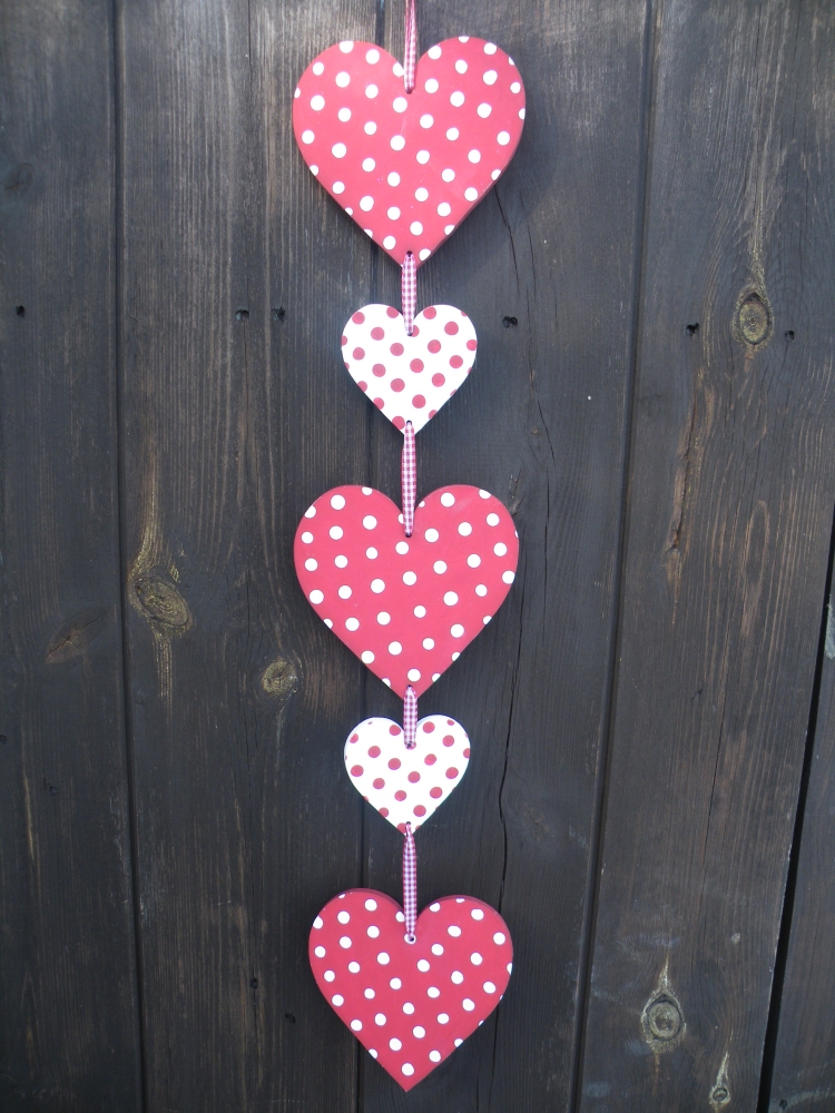 décoration St Valentin guirlandes cœurs-pois-DIY