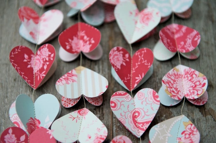 décoration St Valentin guirlandes romantiques cœurs-fleurs