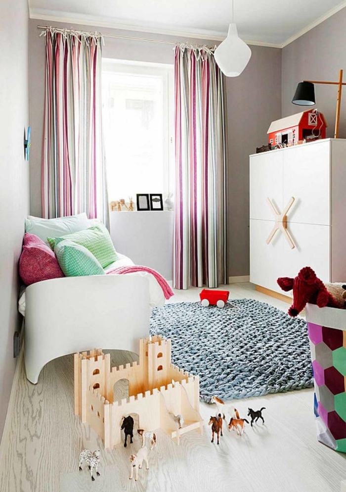 décoration chambre enfant tapis tricoté-rideaux