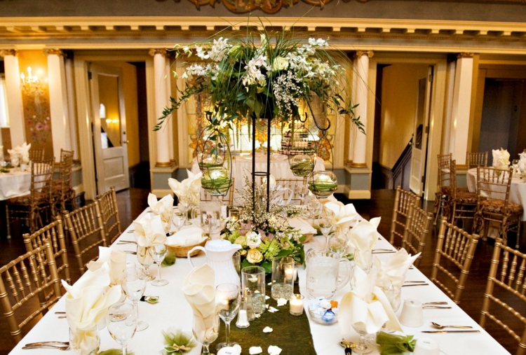 décoration table mariage centre-table-floral-hauteur