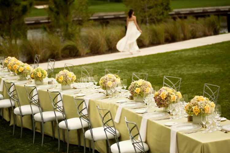 décoration table mariage longue-plein-air-jaune-vert